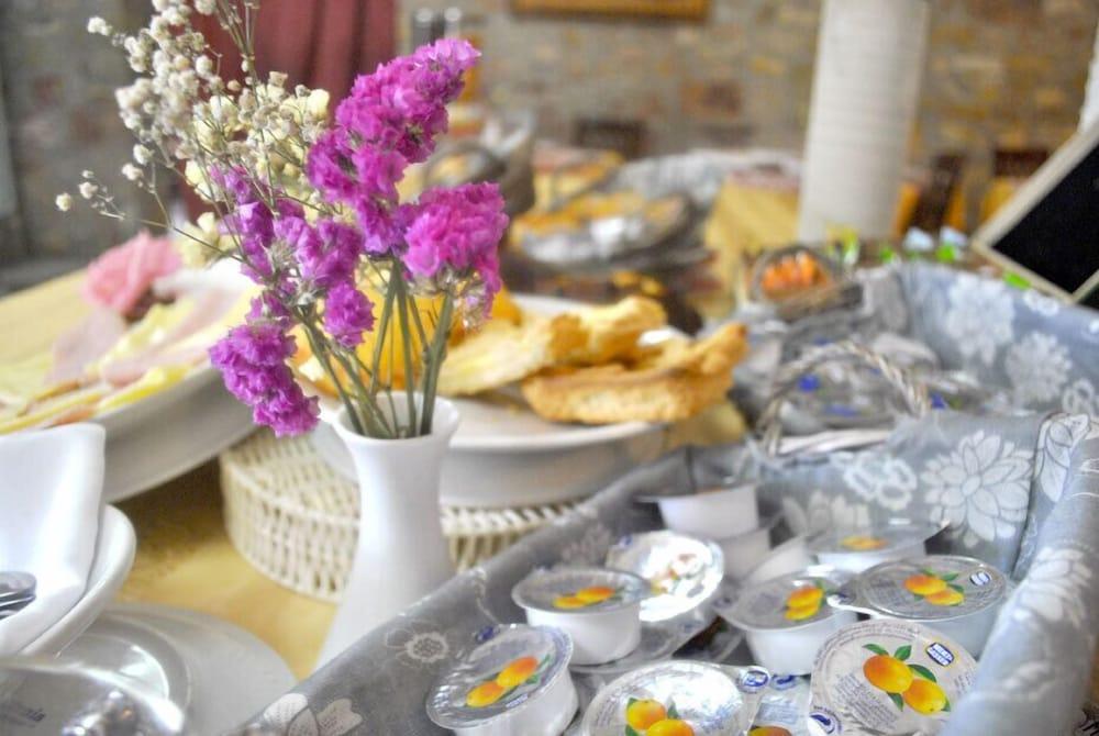 فندق فيلا سان جيورجيو بودجيبونسي المظهر الخارجي الصورة